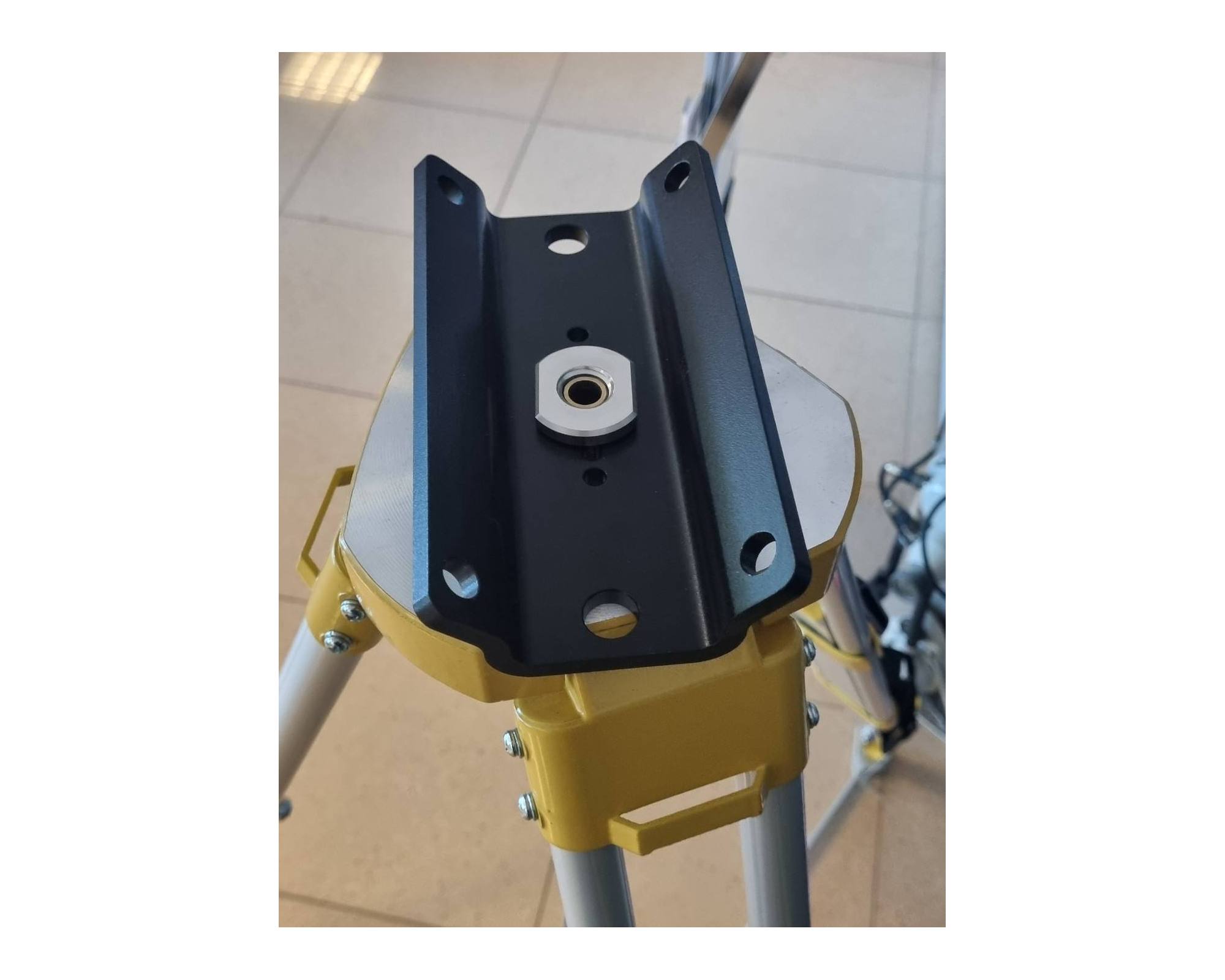 Adapter/uchwyt do niwelatora rurowego Leica PIPER